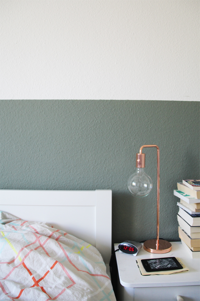 Mein schlafzimmer makeover // ein jahr zuhause ... Wandfarbe grün für schlafzimmer