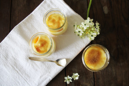 Vanillepudding mit Pfirsichen