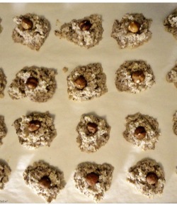 Los geht die Weihnachtsbäckerei: Wiener Haselnuss Busserl